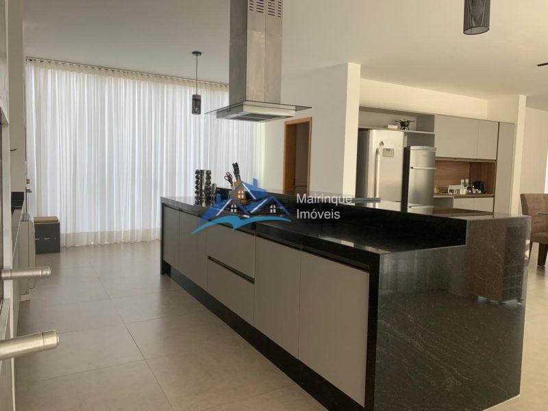 com 5 Quartos e 6 banheiros à Venda, 1000 m² por R$ 1.500.000 COD. CH367