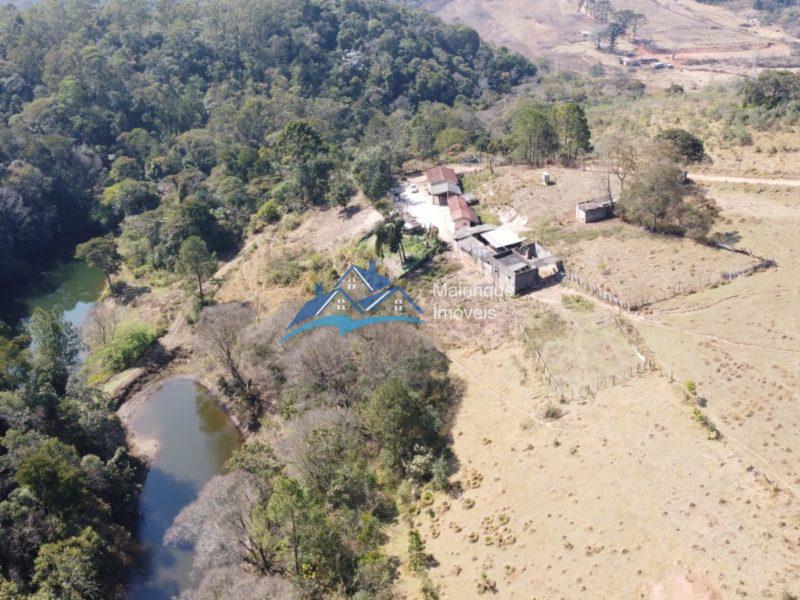 Fazenda/Sítio com 6 Quartos e 2 banheiro à Venda, 144000 m² por R$ 1.300.000 COD. ch462