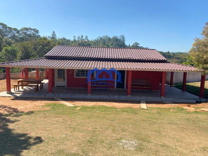 Chácara com 4 Quartos e 2 banheiros à Venda por R$ 450.000 COD. ch533