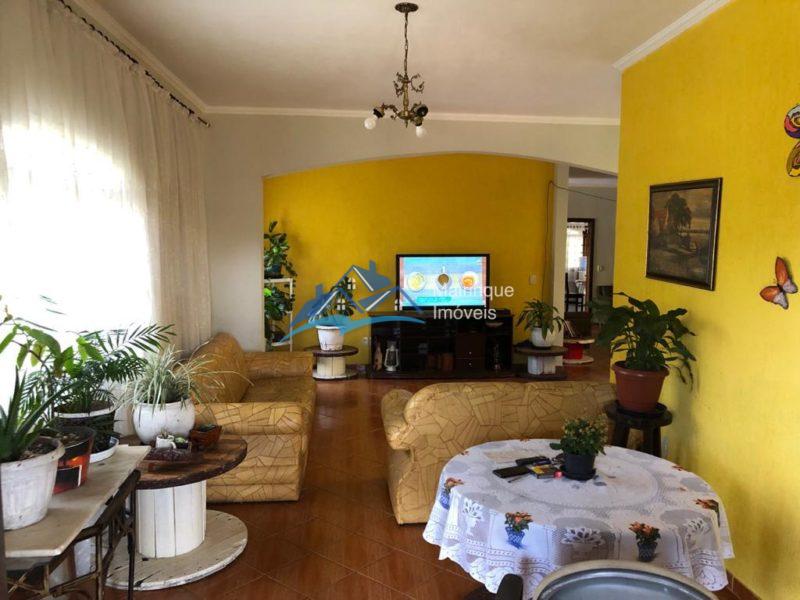 Fazenda/Sítio com 5 Quartos e 2 banheiros à Venda, 2100 m² por R$ 1.300.000 COD. ch524