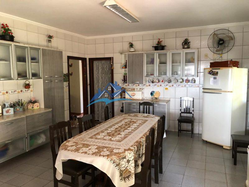 Fazenda/Sítio com 5 Quartos e 2 banheiros à Venda, 2100 m² por R$ 1.300.000 COD. ch524