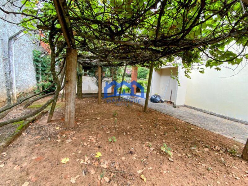 Fazenda/Sítio com 6 Quartos e 4 banheiros à Venda, 2500 m² por R$ 1.100.000 COD. ch683