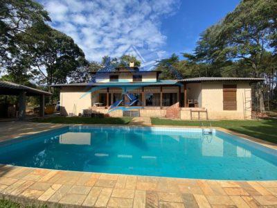 Fazenda/Sítio com 7 Quartos e 5 banheiros à Venda, 3250 m² por R$ 1.300.000 COD. ch688