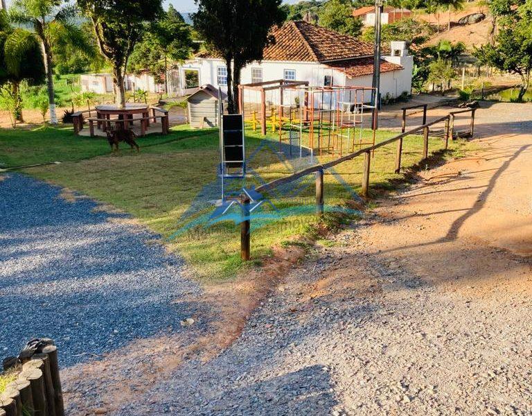 Fazenda/Sítio com 5 Quartos e 3 banheiros à Venda, 30350 m² por R$ 745.000 COD. ch705