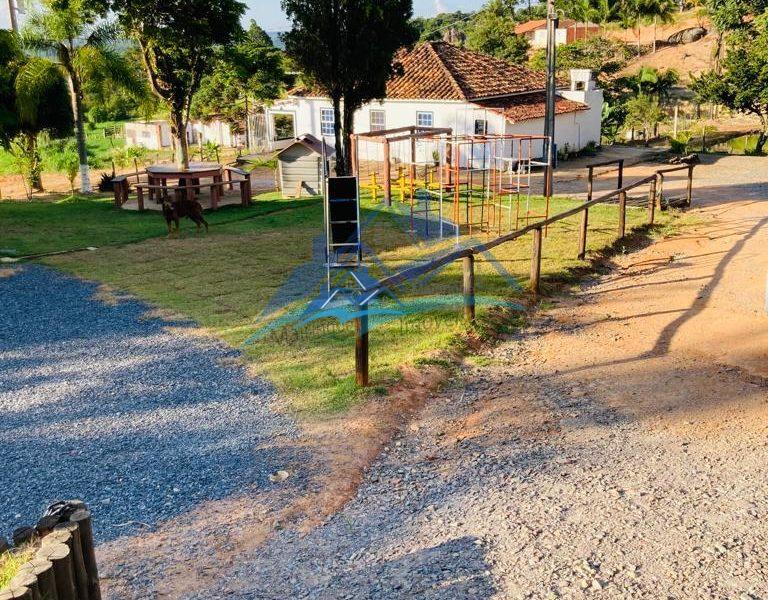 Fazenda/Sítio com 5 Quartos e 3 banheiros à Venda, 30350 m² por R$ 745.000 COD. ch705