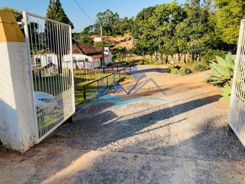 Fazenda/Sítio com 5 Quartos e 3 banheiros à Venda, 30350 m² por R$ 745.000 COD. ch705