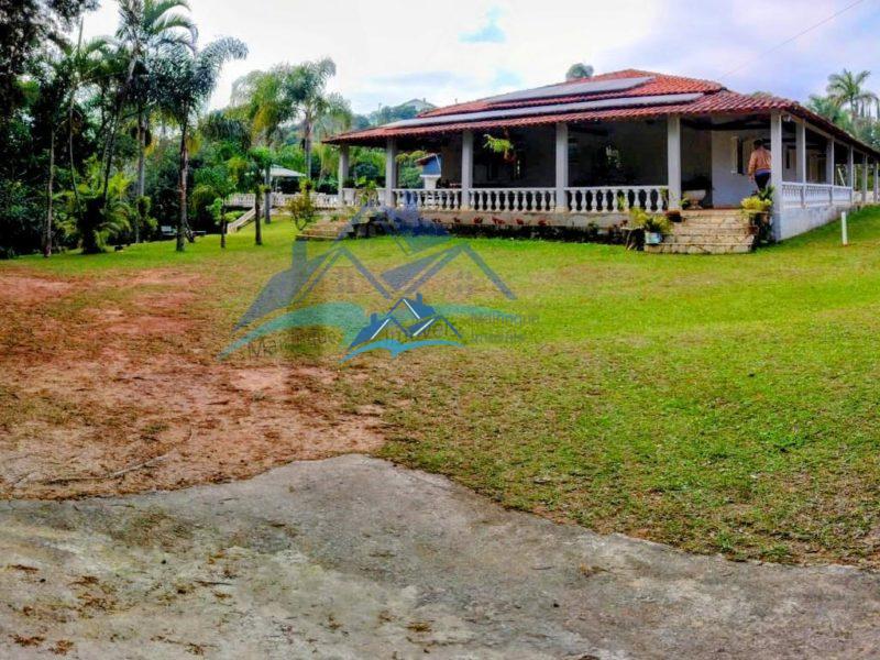 Fazenda/Sítio com 5 Quartos e 4 banheiros à Venda, 3200 m² por R$ 1.700.000 COD. ch729