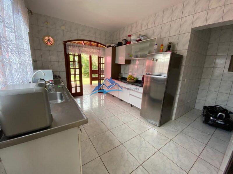 Chácara com 3 Quartos e 4 banheiros à Venda, 1900 m² por R$ 850.000 COD. ch1123