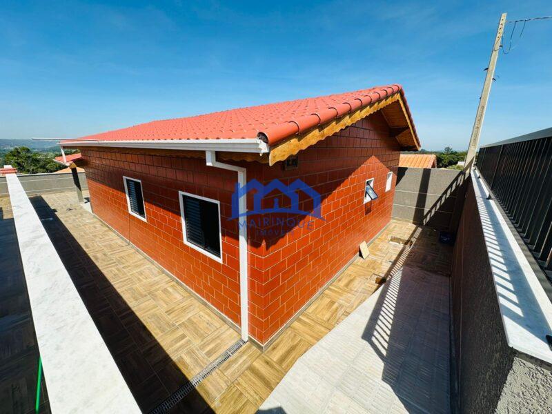 Chalé com 3 Quartos e 2 banheiros à Venda, 200 m² por R$ 950.000 COD. ch1378