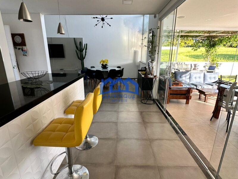 casa com 3 Quartos e 3 banheiros à Venda, 450 m² por R$ 1.400.000 COD. ch1467