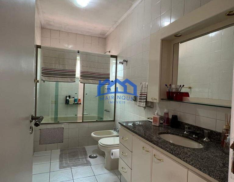 Casa com 4 Quartos e 3 banheiros à Venda, 360 m² por R$2.100.000 COD. ch1492