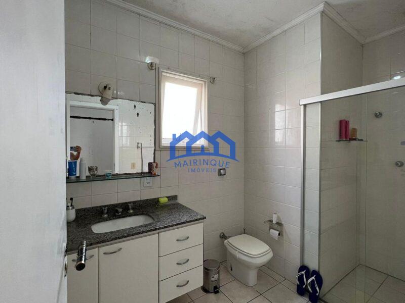 Casa com 4 Quartos e 3 banheiros à Venda, 360 m² por R$2.100.000 COD. ch1492