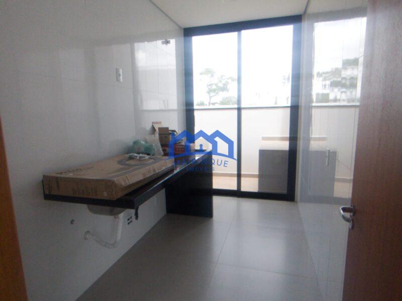 Casa de Condomínio com 3 Quartos e 2 banheiros à Venda, 432 m² por R$ 1.300.000 cod. ch1500