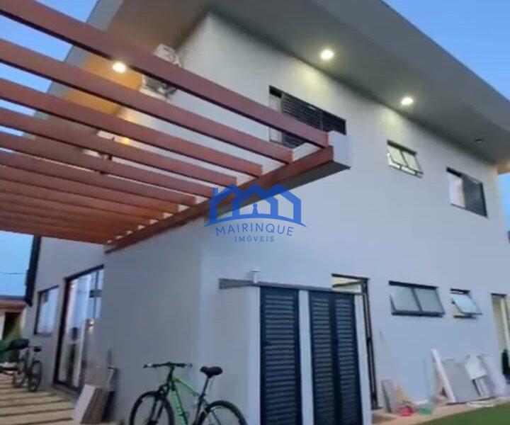 Casa de Condomínio com 3 Quartos e 3 banheiros à Venda, 450 m² por R$ 1.900.000