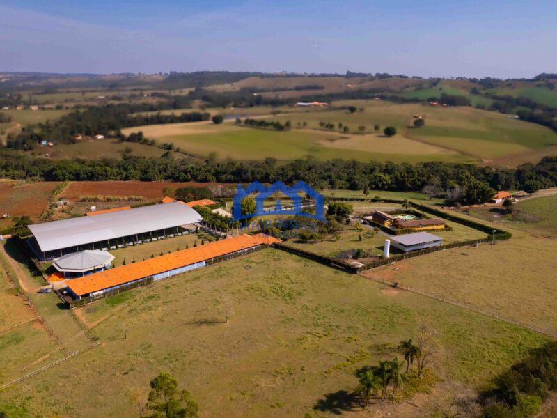 Sítio/Fazenda com 3 Quartos e 2 banheiros à Venda, 484000 m² por R$ 12.000.000,00 COD. ch1521