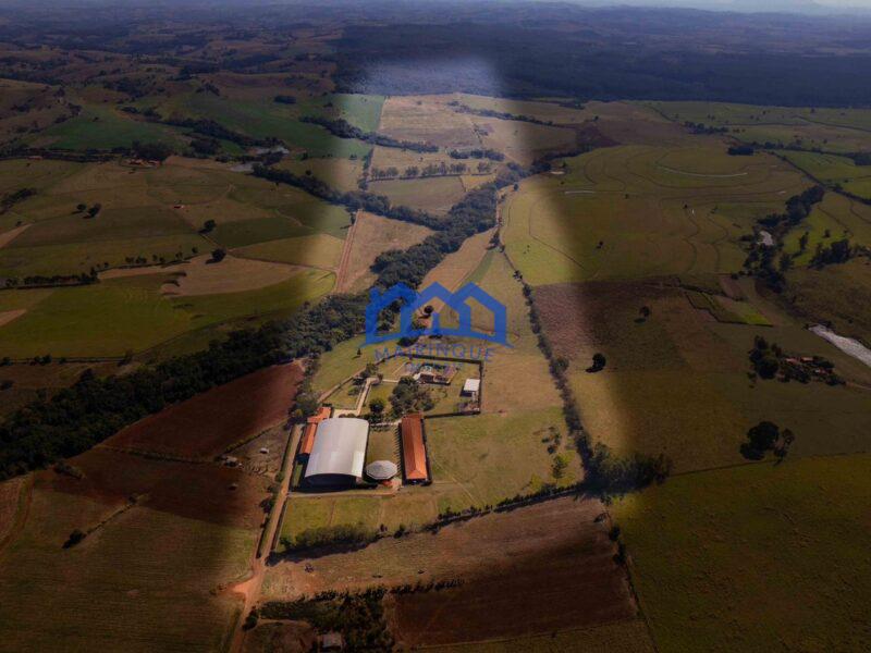 Sítio/Fazenda com 3 Quartos e 2 banheiros à Venda, 484000 m² por R$ 12.000.000,00 COD. ch1521