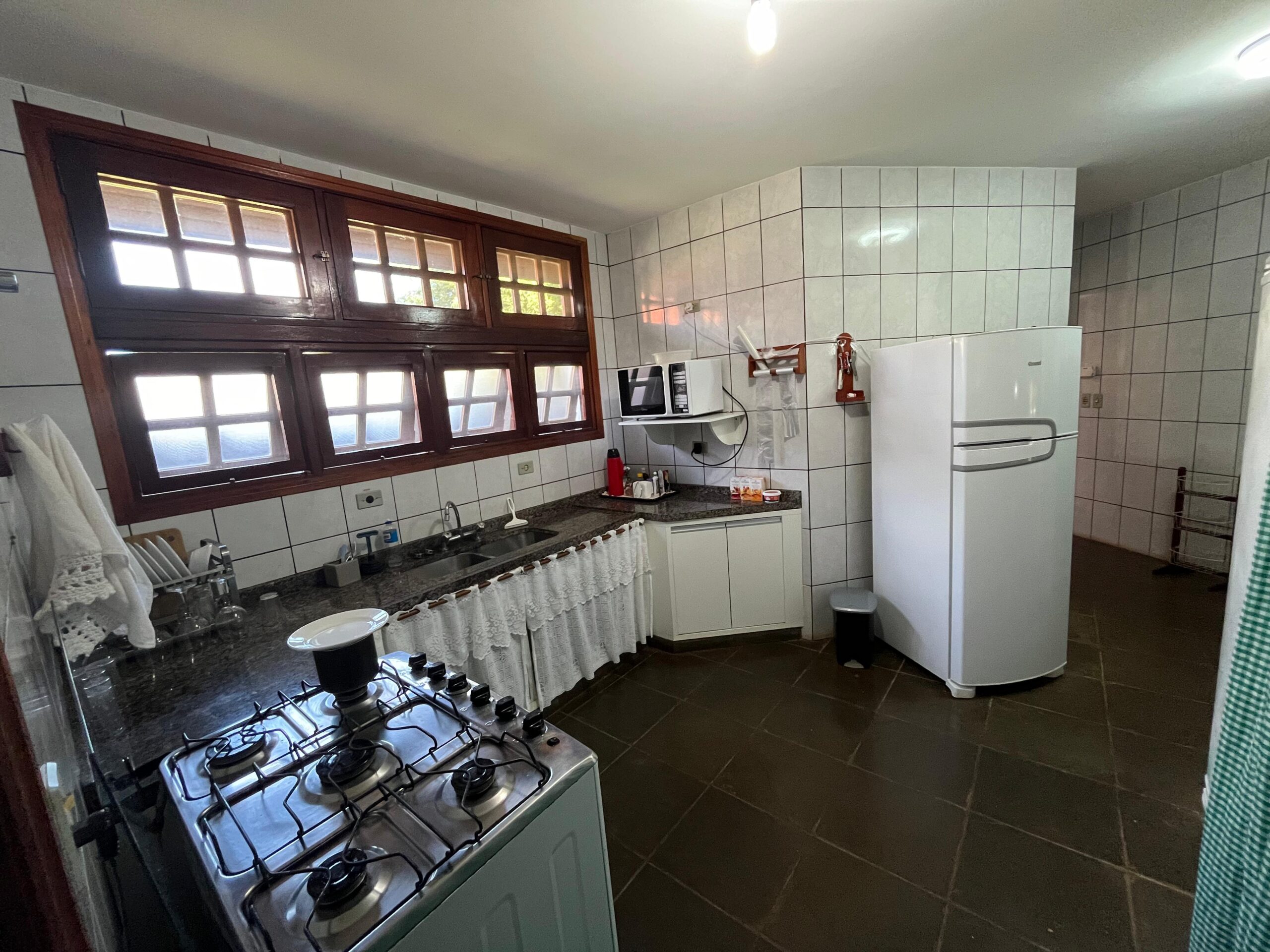 Casa com 4 Quartos e 5 banheiros à Venda, 900 m² por R$ 990.000 cod.ch1686