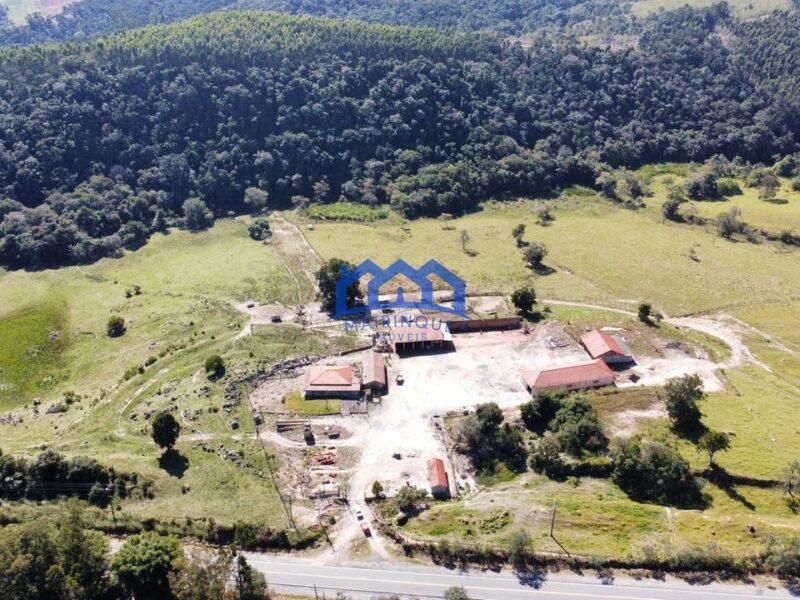 Fazenda/Sítio com 3 Quartos e 1 banheiros à Venda, 580.000 m² por R$ 3.500.000 Cod. ch1692