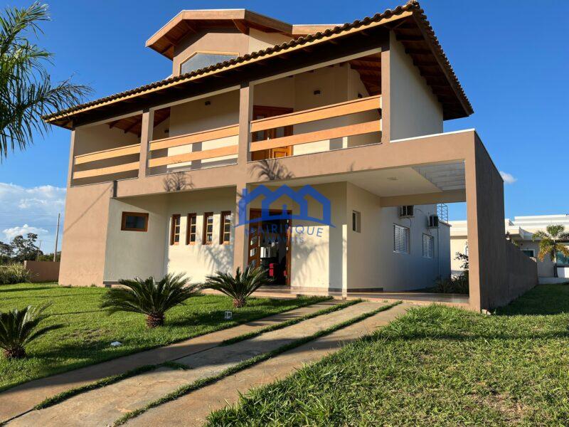 Casa com 5 Quartos e 4 banheiros à Venda, 480 m² por R$ 1.430.000 COD. CH1693