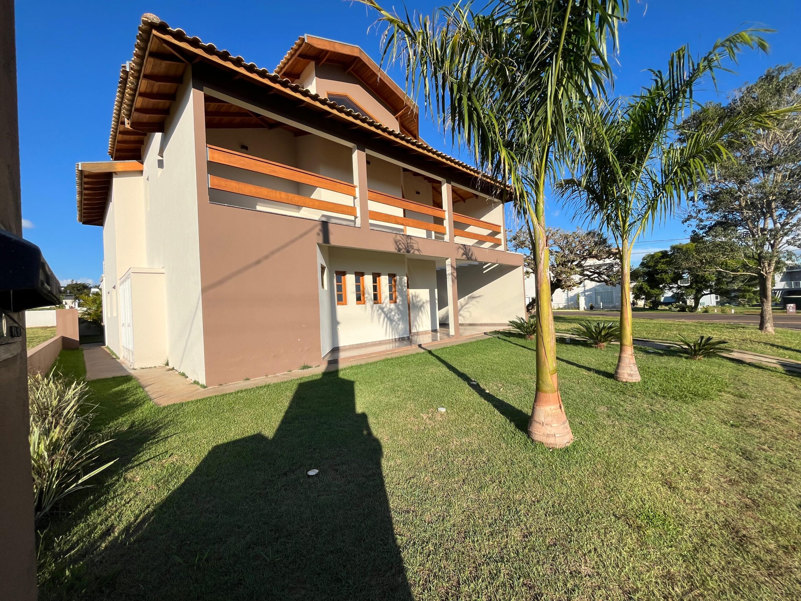 Casa com 5 Quartos e 4 banheiros à Venda, 480 m² por R$ 1.430.000 COD. CH1693