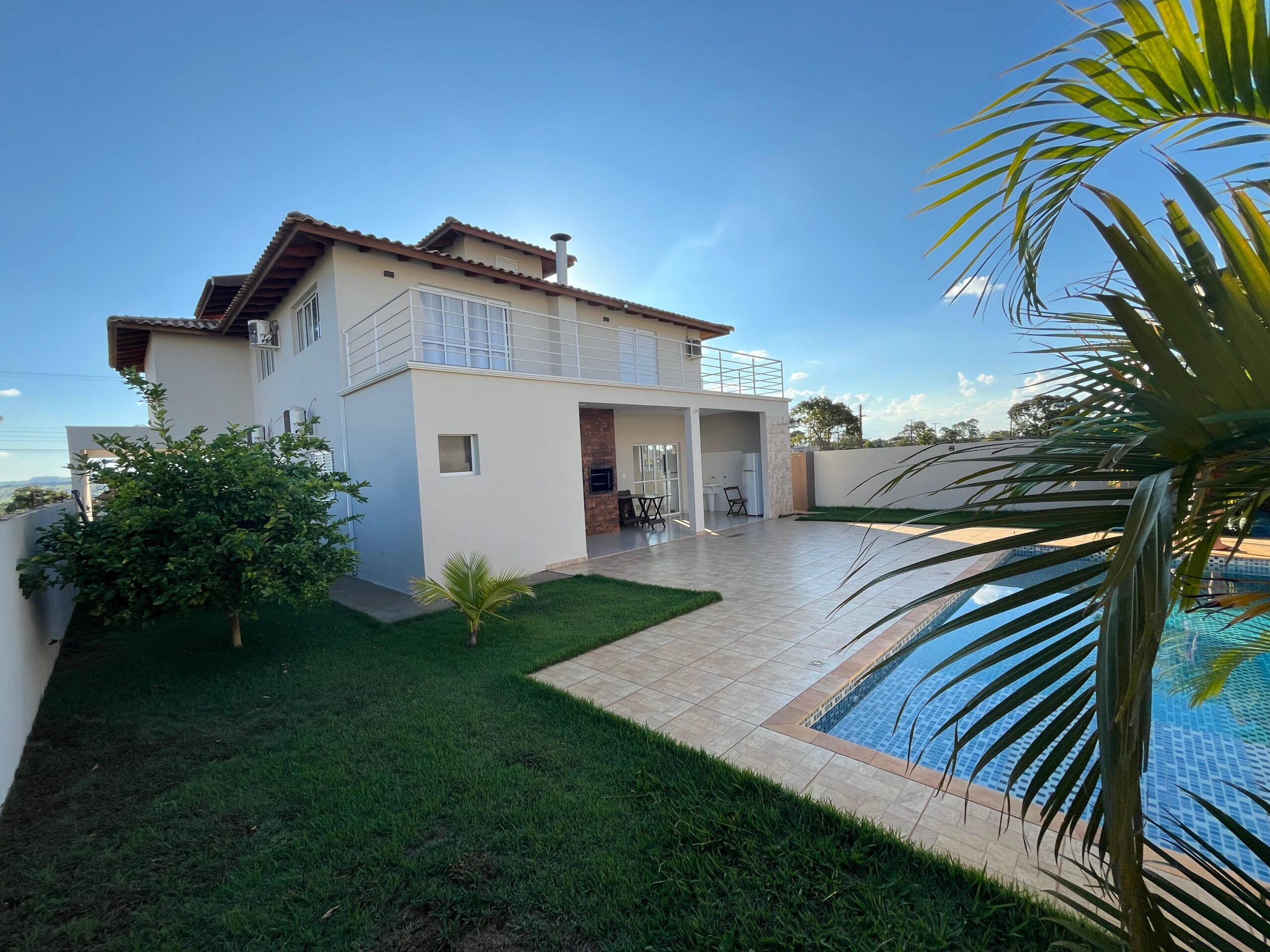 Casa com 5 Quartos e 4 banheiros à Venda, 480 m² por R$ 1.430.000 COD. CH1693