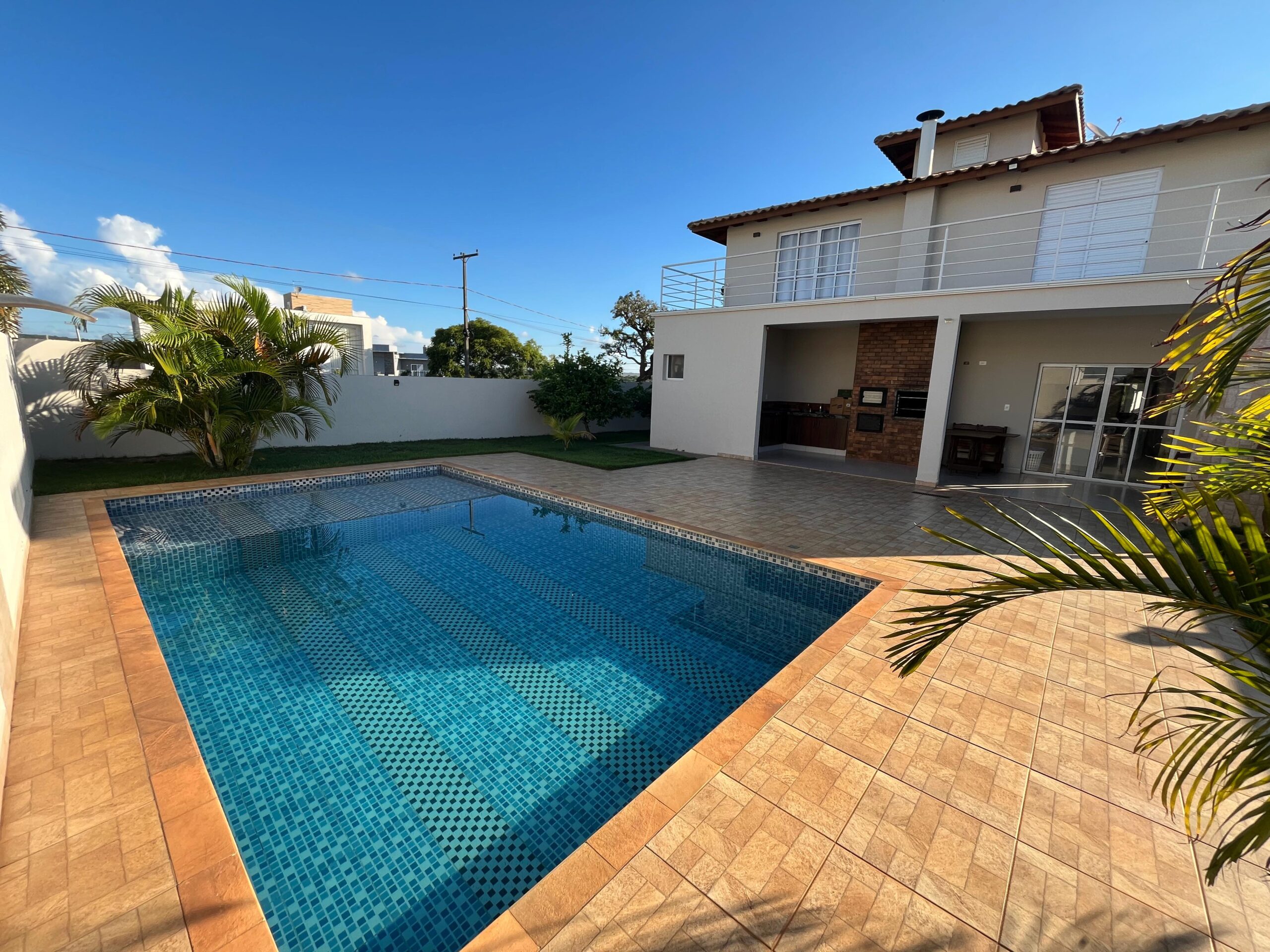 Casa com 5 Quartos e 4 banheiros à Venda, 480 m² por R$ 1.430.000 COD. CH1693