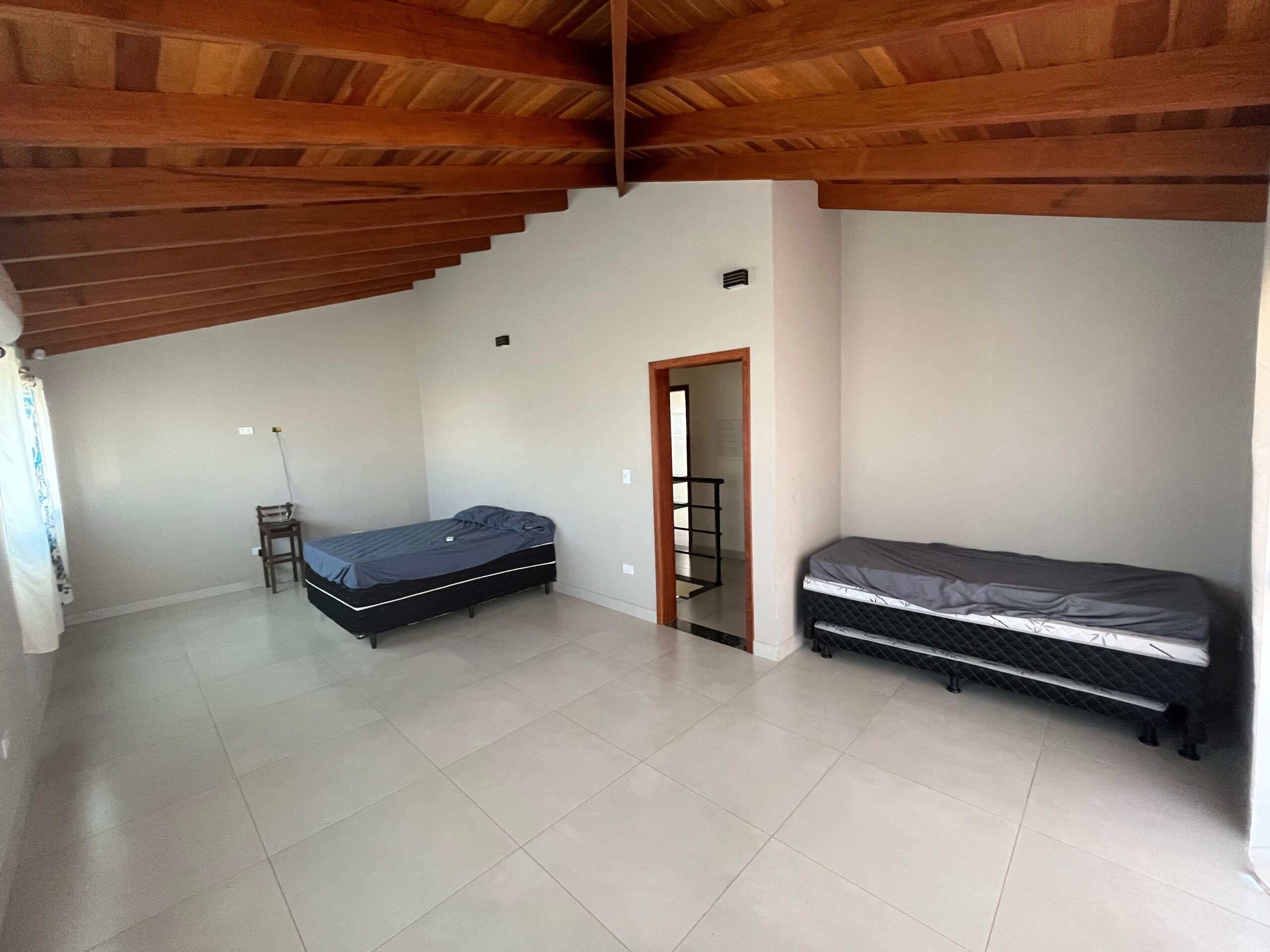 Casa com 5 Quartos e 4 banheiros à Venda, 480 m² por R$ 1.430.000 COD. CH1693