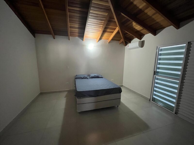 Casa com 5 Quartos e 4 banheiros à Venda, 480 m² por R$ 1.430.000 COD. CH1693