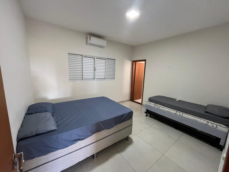 Casa com 5 Quartos e 4 banheiros à Venda, 480 m² por R$ 1.430.000 COD. CH1693