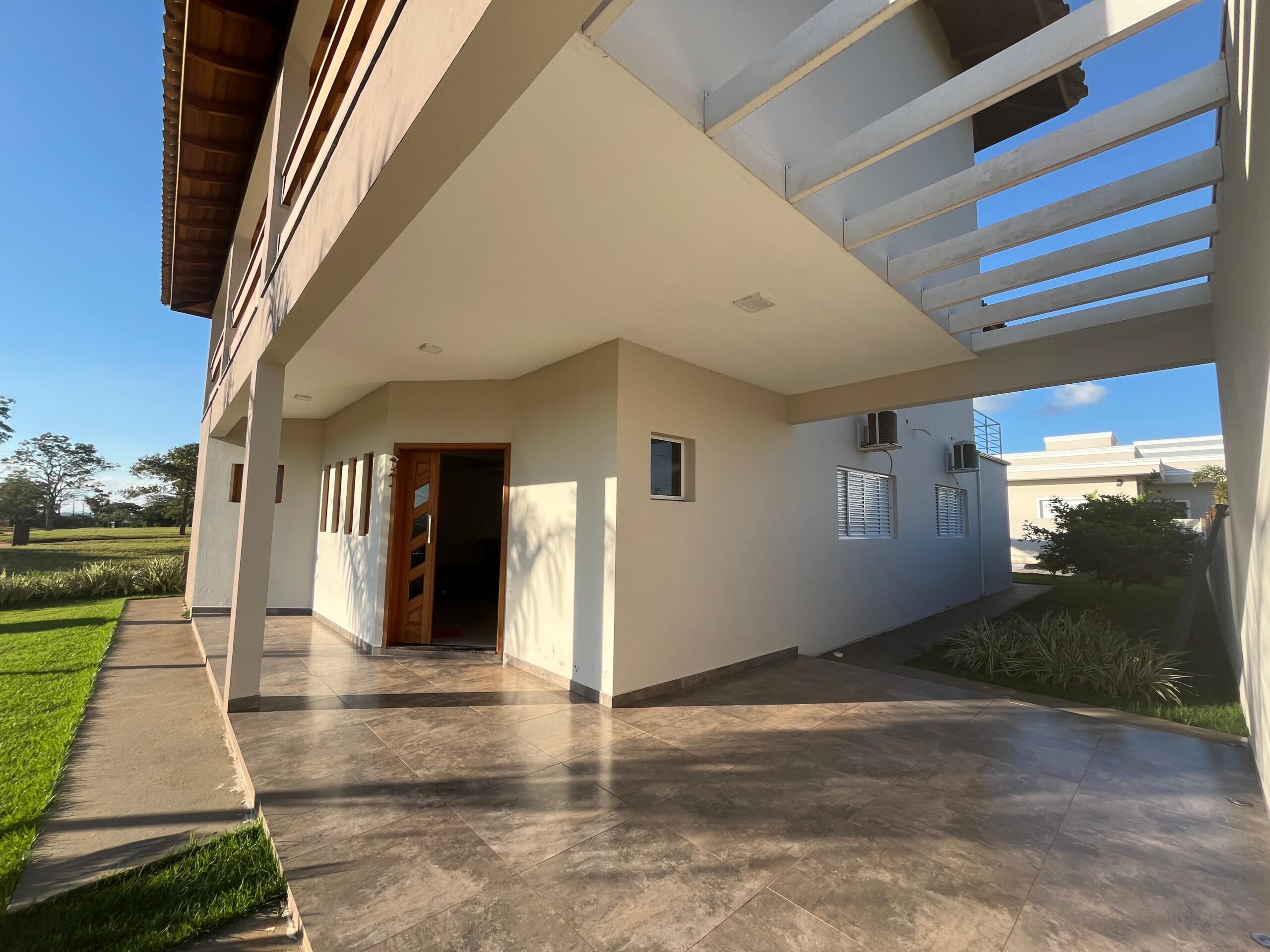 Casa com 5 Quartos e 4 banheiros à Venda, 480 m² por R$ 1.430.000 COD. CH1693