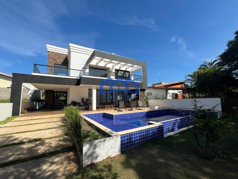 Casa com 5 Quartos e 6 banheiros à Venda, 450 m² por R$ 2.500.000 COD. CH1698