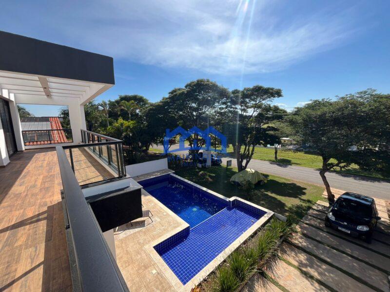 Casa com 5 Quartos e 6 banheiros à Venda, 450 m² por R$ 2.500.000 COD. CH1698