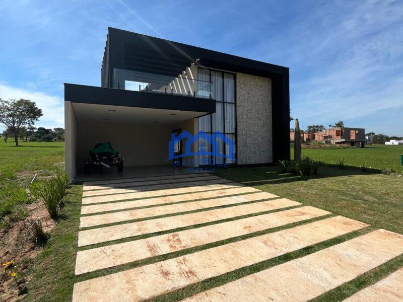 Casa com 4 Quartos e 3 banheiros à Venda, 450 m² por R$ 1.700.000 cod ch1708