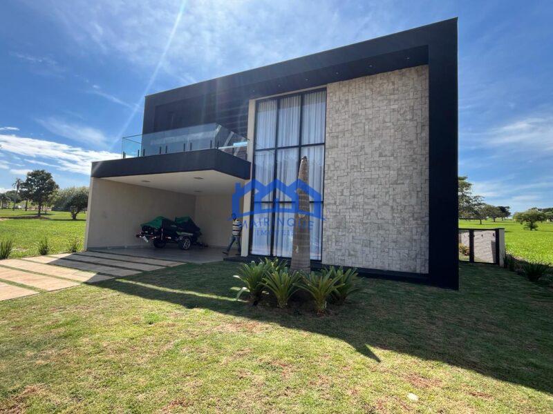 Casa com 4 Quartos e 3 banheiros à Venda, 450 m² por R$ 1.700.000 cod ch1708