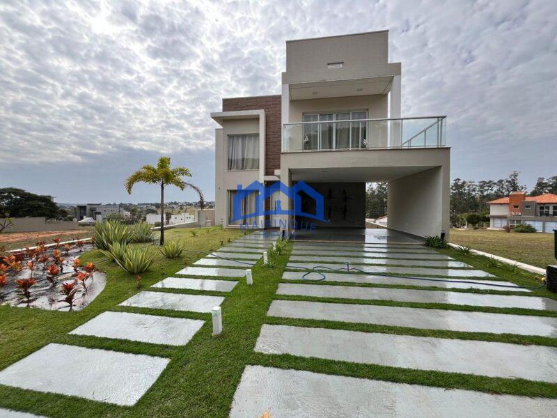 Casa com 4 Quartos e 2 banheiros à Venda, 450 m² por R$ 1.700.000 COD ch1736