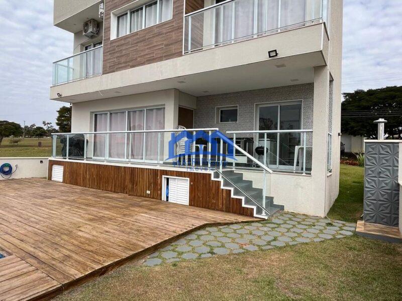 Casa com 4 Quartos e 2 banheiros à Venda, 450 m² por R$ 1.700.000 COD ch1736