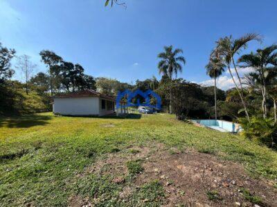 Sitio com 5 Quartos e 2 banheiros à Venda, 193.600 m² por R$ 1.800.000 cod.ch1771