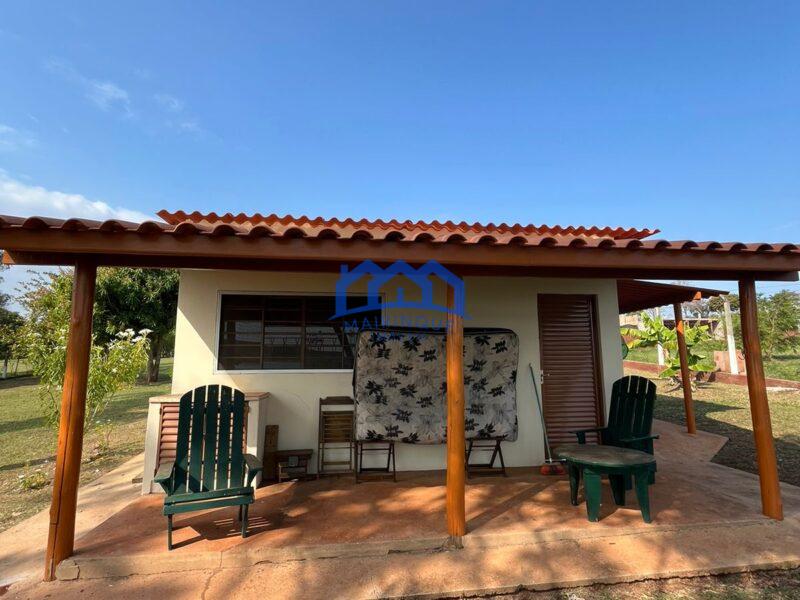 Casa com 4 Quartos e 3 banheiros à Venda, 300 m² por R$ 950.000 cód. ch1857