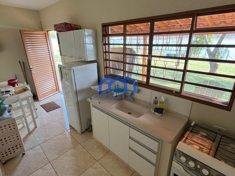 Casa com 4 Quartos e 3 banheiros à Venda, 300 m² por R$ 950.000 cód. ch1857