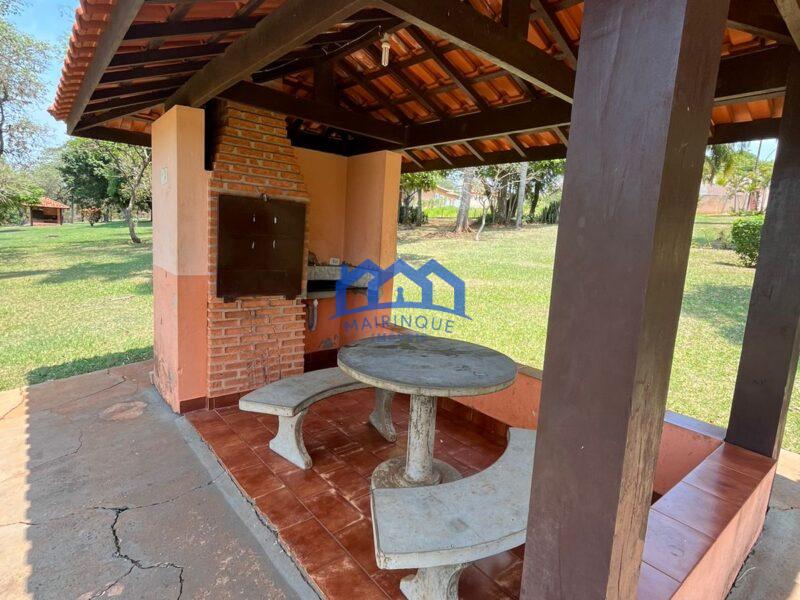 Casa com 4 Quartos e 3 banheiros à Venda, 1.200m² por R$ 750.000 cod. ch1860