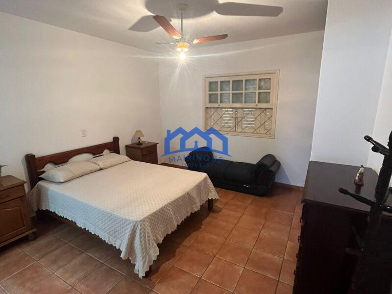 Casa com 4 Quartos e 3 banheiros à Venda, 1.200m² por R$ 750.000 cod. ch1860