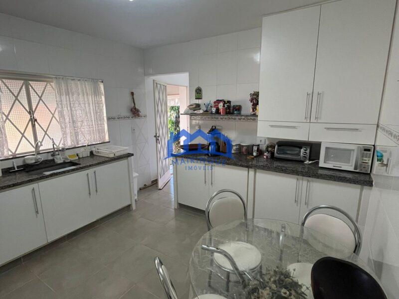 Casa com 4 Quartos e 3 banheiros à Venda, 1.200m² por R$ 750.000 cod. ch1860