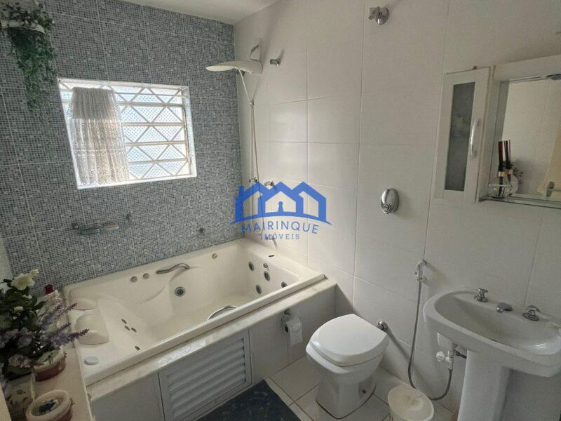 Casa com 4 Quartos e 3 banheiros à Venda, 1.200m² por R$ 750.000 cod. ch1860