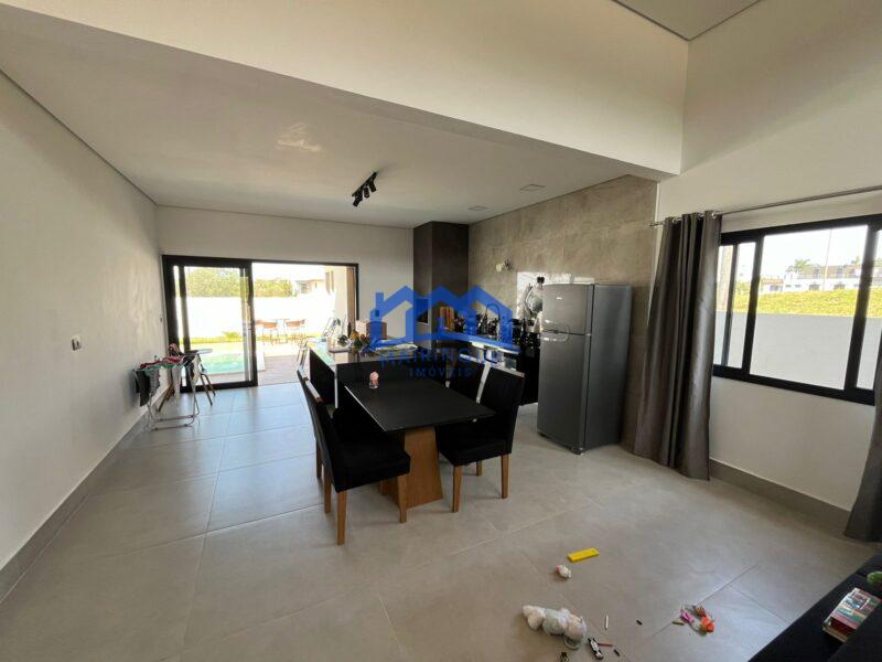 Casa com 3 Quartos e 2 banheiros à Venda, 360 m² por R$ 950.000 cod. ch1861