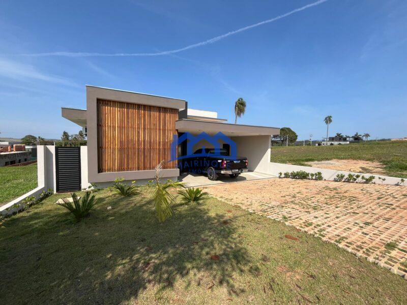 Casa com 3 Quartos e 2 banheiros à Venda, 360 m² por R$ 950.000 cod. ch1861