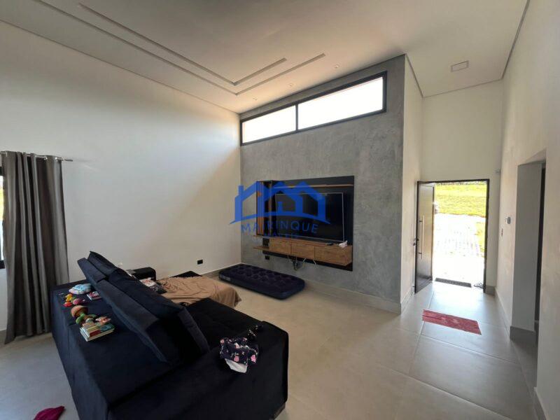 Casa com 3 Quartos e 2 banheiros à Venda, 360 m² por R$ 950.000 cod. ch1861