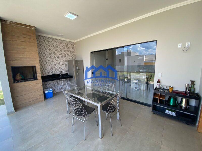 Casa com 3 Quartos e 4 banheiros à Venda, 450 m² por R$ 1.150.000 cod. ch1870