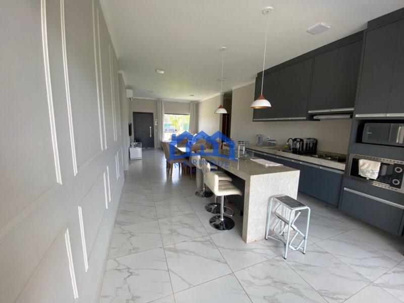 Casa com 3 Quartos e 4 banheiros à Venda, 450 m² por R$ 1.150.000 cod. ch1870