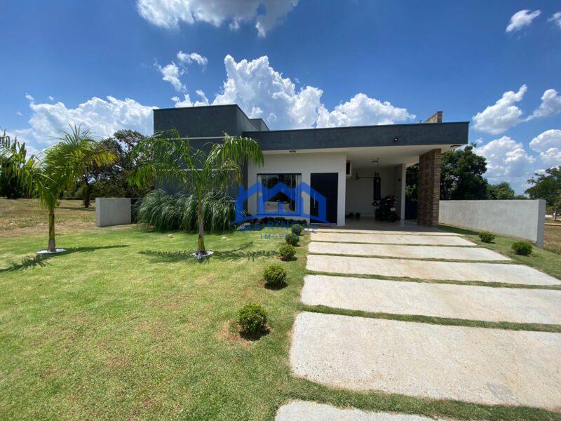 Casa com 3 Quartos e 4 banheiros à Venda, 450 m² por R$ 1.150.000 cod. ch1870