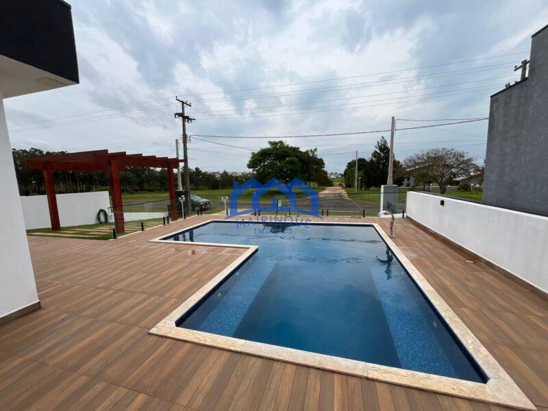 Casa com 4 Quartos e 5 banheiros à Venda, 450 m² por R$ 1.000.000 cod. ch1873